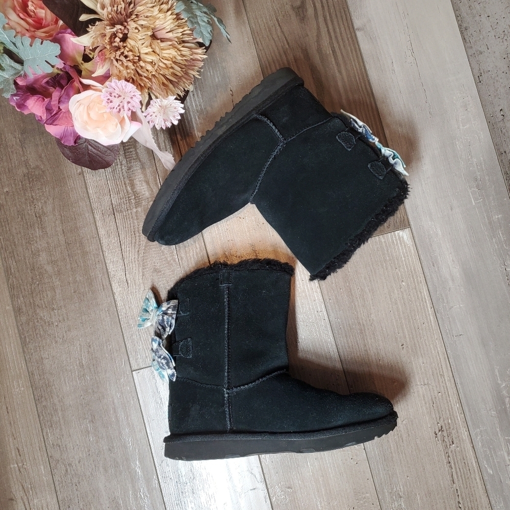 UGG Bailey Bow II Tie Dye Black Boots Big Girls Size 4